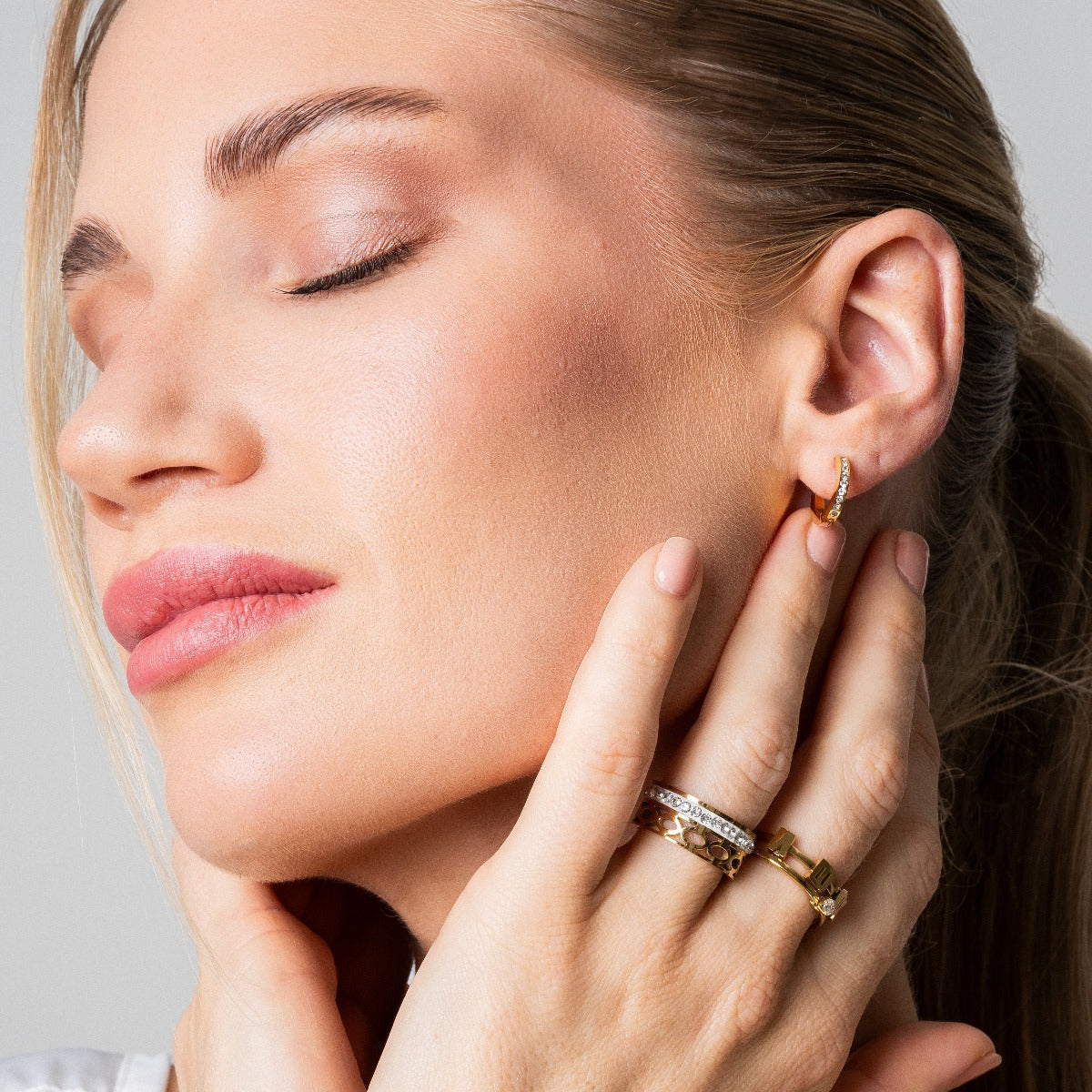 ARIELLE Gouden Zirconia Hoops